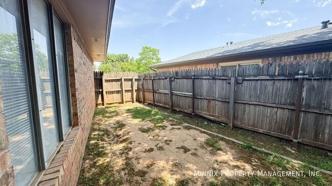 Building Photo - 4427 75th Dr