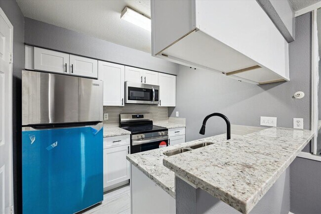 Building Photo - 2100 Wilcrest Dr