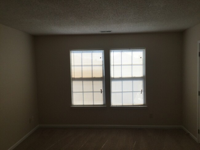 Building Photo - HALF OFF RENT! Two Story Home Ready for Lease