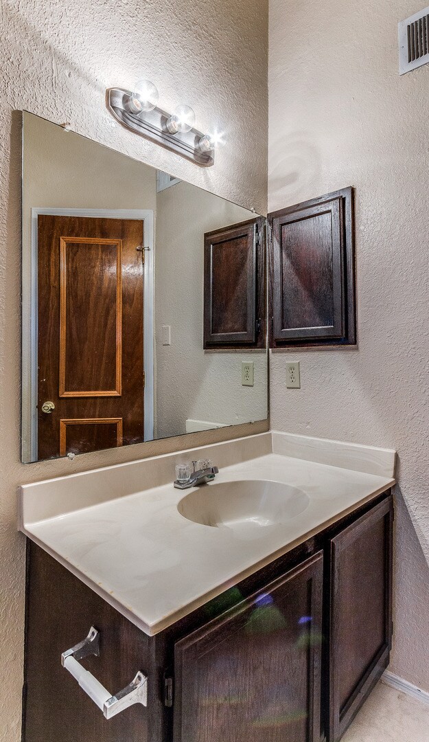 Building Photo - Prestigious Tri Level Home on East Side