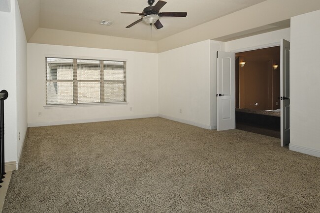 Building Photo - 27 Tioga Pl