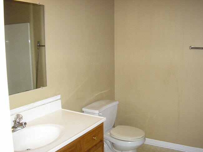 Building Photo - 4490 Woodstone Dr