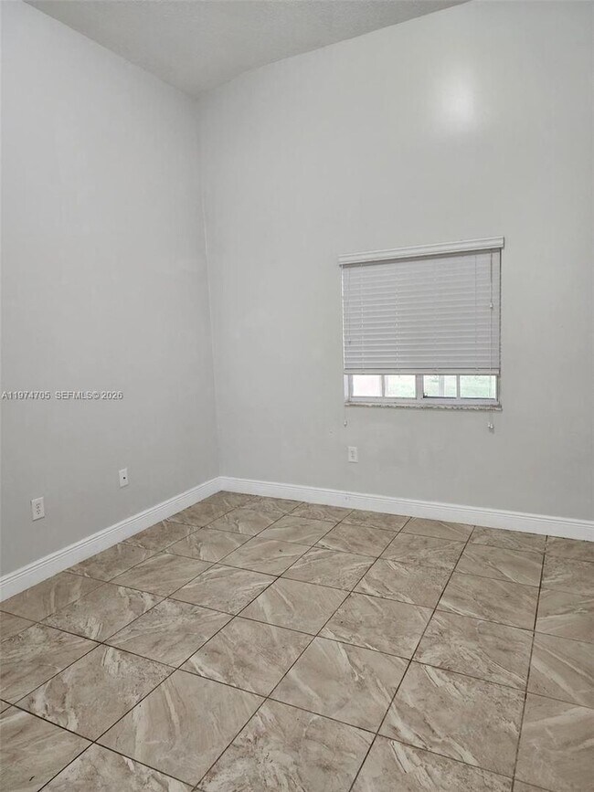 Building Photo - 1231 NE 32nd Ave