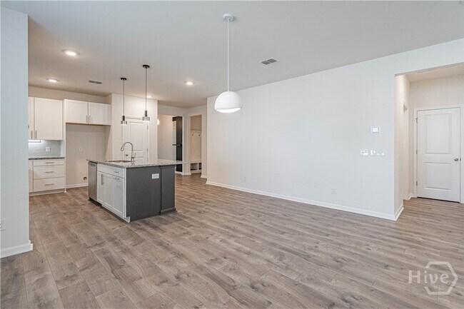 Building Photo - 318 Serengeti Blvd