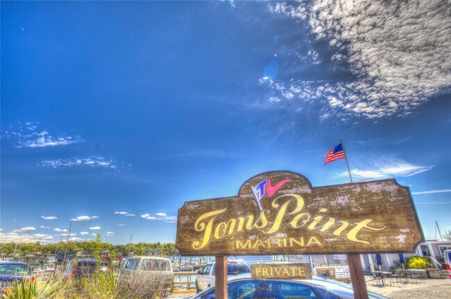 Building Photo - 3 Toms Point Ln