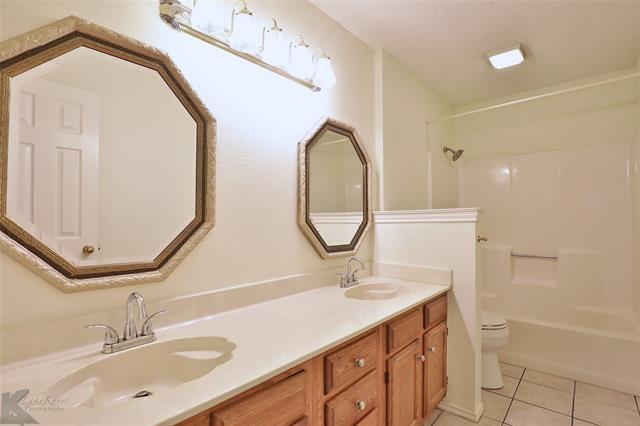 Building Photo - 2965 Red Oak Cir