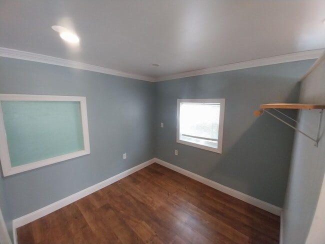 Building Photo - Cottage Apartment Including Utilities