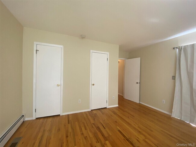 Building Photo - 15 Crestview Dr