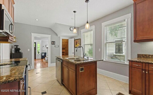 Building Photo - 2623 Forbes St