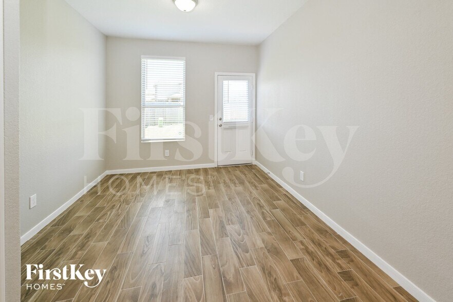 Building Photo - 2722 Skyview Long Dr