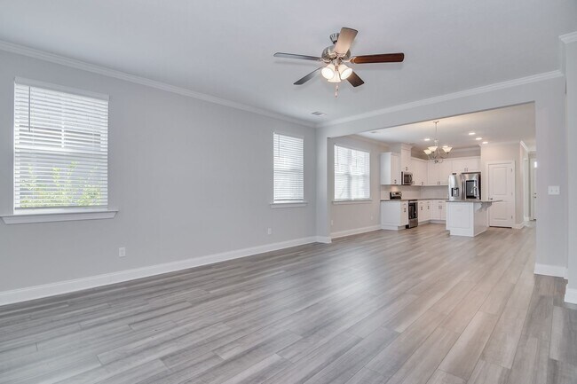 Building Photo - 3 Bedroom 2 Bathroom Ranch