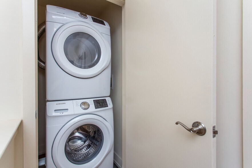 Building Photo - 697 W Berks St