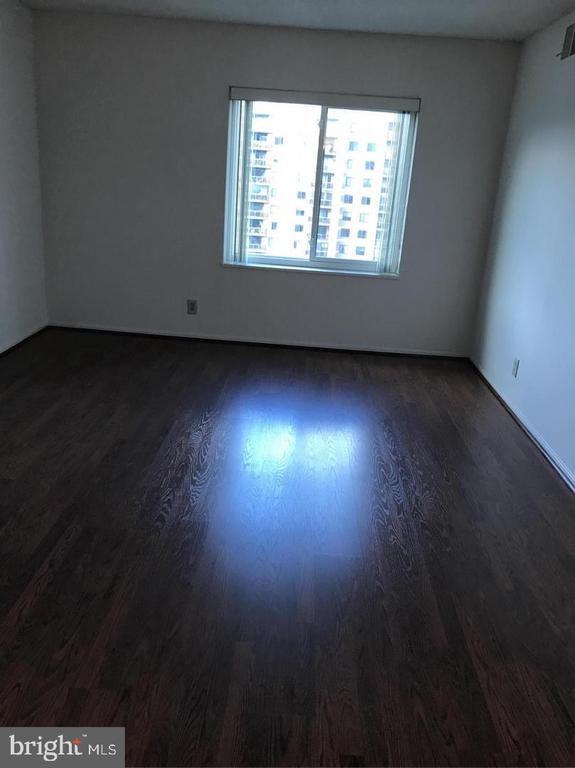 Building Photo - 8360 Greensboro Dr