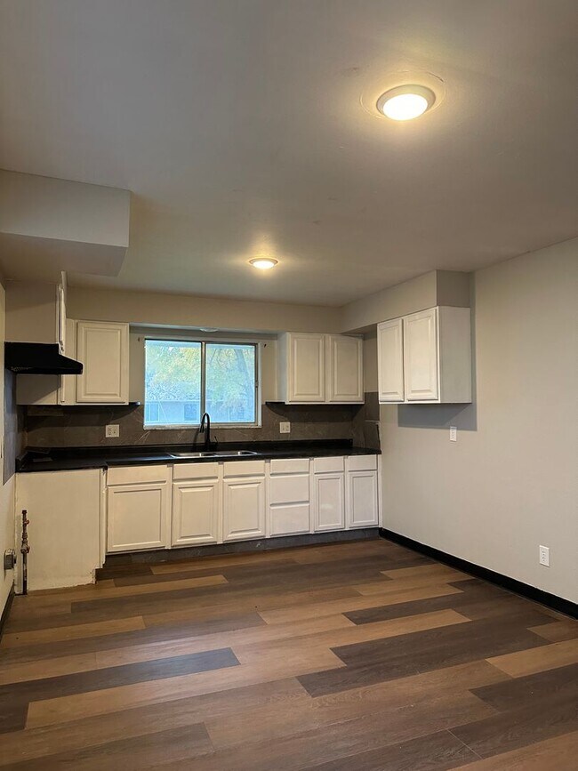 Building Photo - 919-921 Weyant Avenue