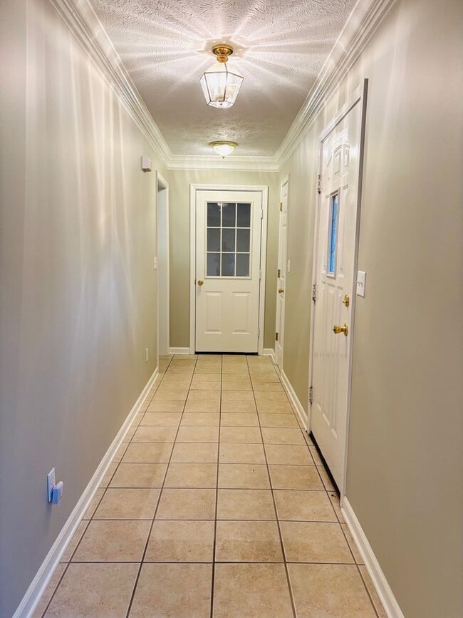 Building Photo - Cozy Living For Cold Days