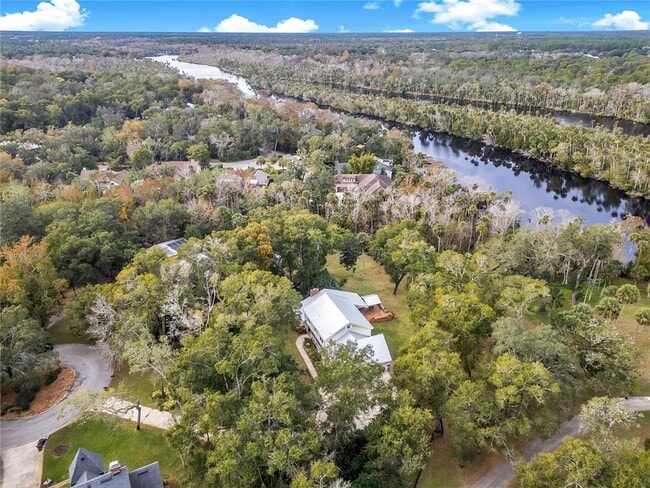 Building Photo - 8 Fernwood Trail