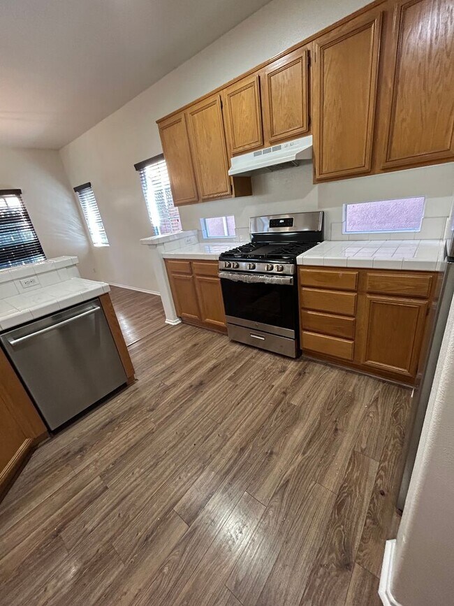 Building Photo - Cute, Clean and Cozy 3 Bedroom Condo w/Attached 2 Car Garage in Murrieta