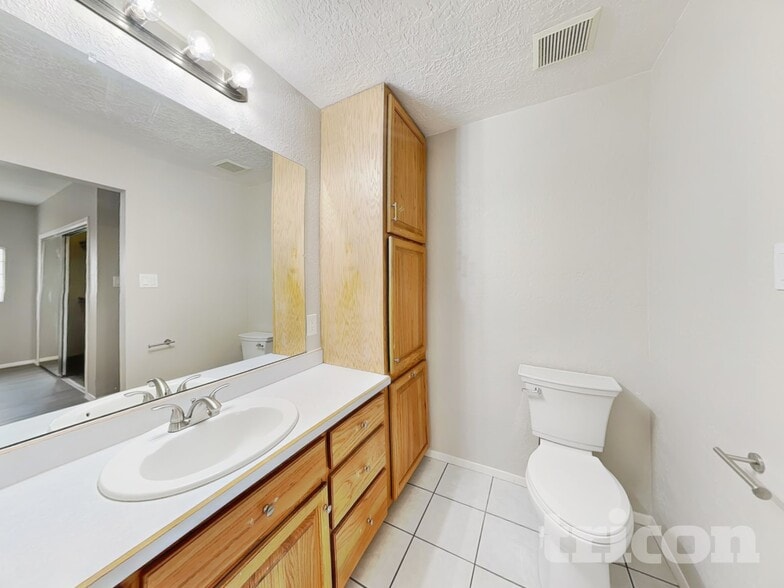 Building Photo - 900 Arizona St SE