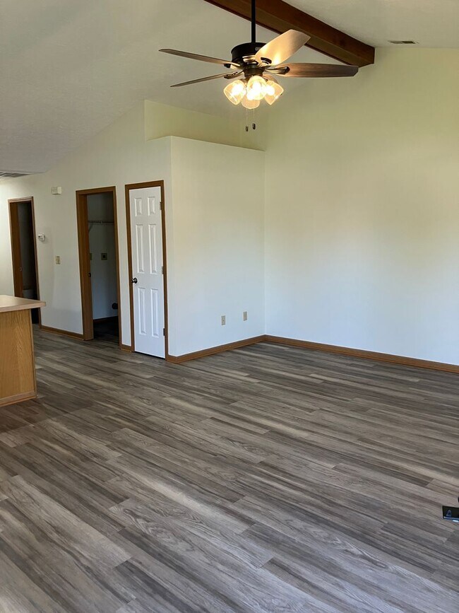Building Photo - Modern & Spacious 2-Bedroom Ranch Condo – ...
