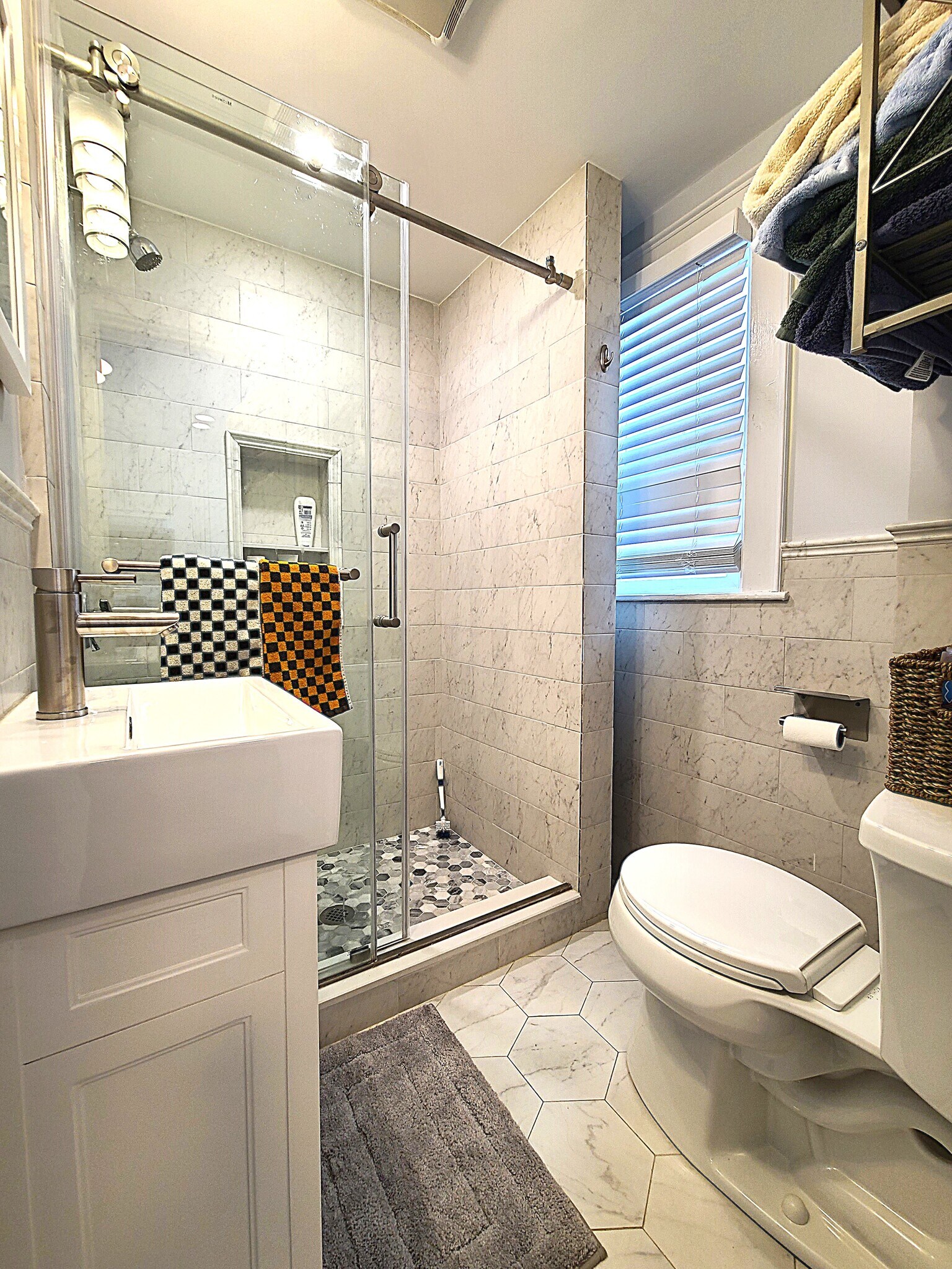 Building Photo - 26 Larose Pl