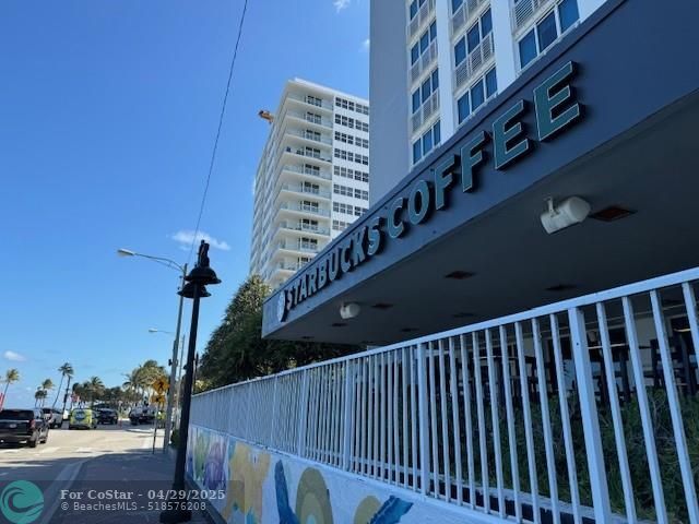 Building Photo - 3000 Riomar St