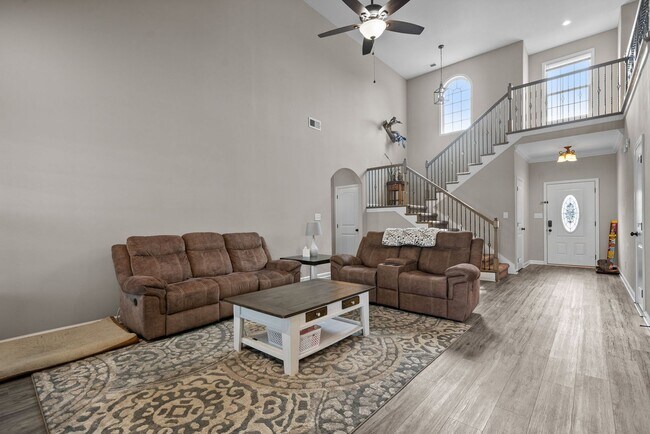 Building Photo - Beautiful Home in Summerfield Waiting to C...