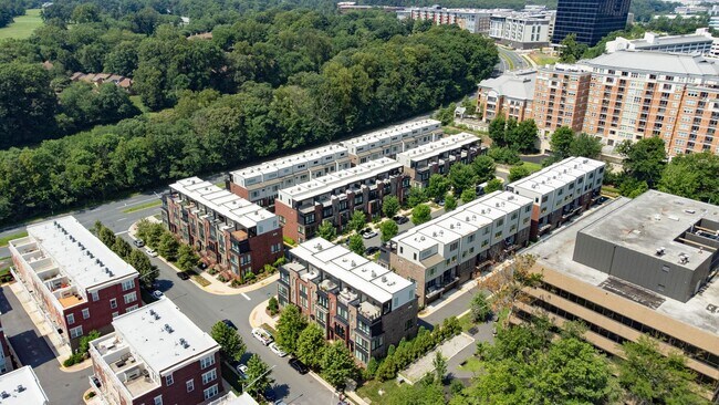 Building Photo - Luxury Reston Rental