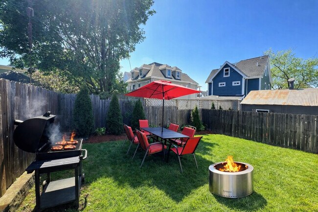 Building Photo - 22 Thurman St