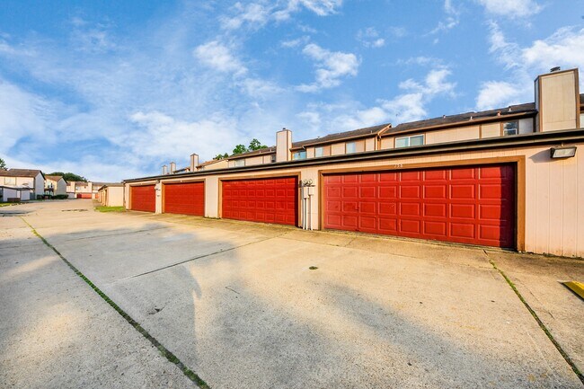 Building Photo - 12500 Brookglade Cir