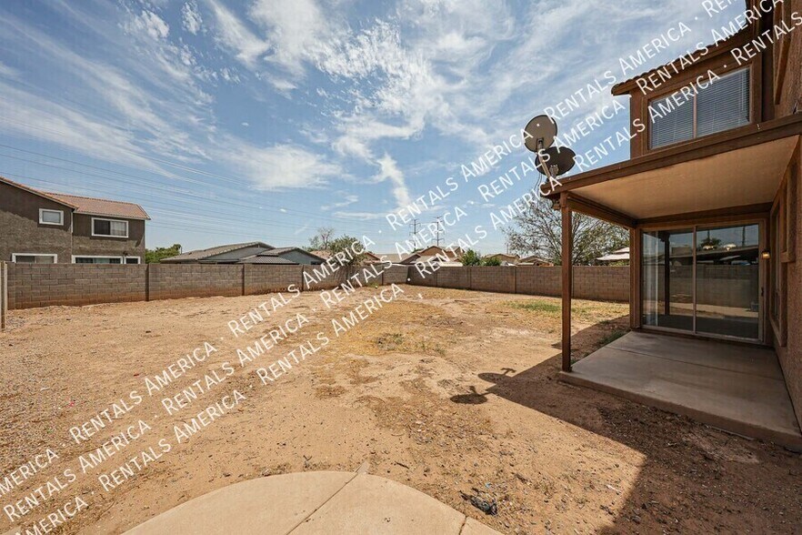 Building Photo - 3825 S 60th Dr