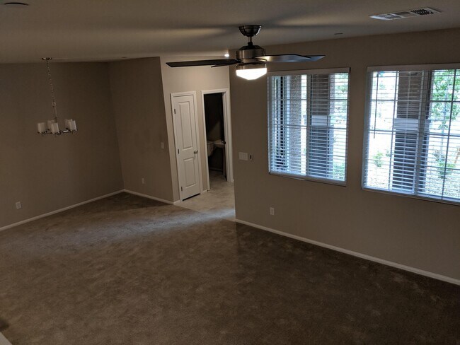Building Photo - 2860 Alenga St
