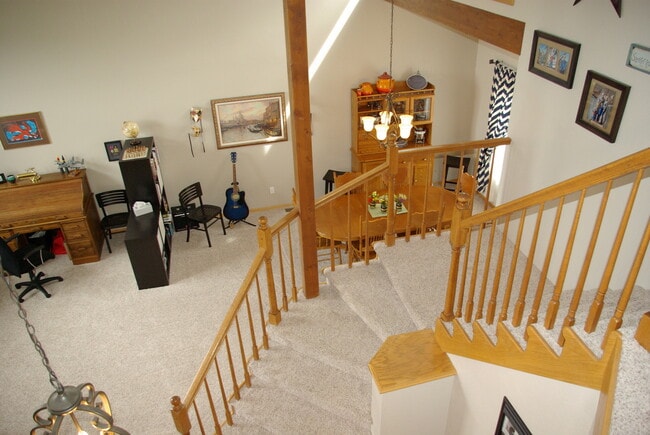 Building Photo - 6bed/4bath oversized 2 car garage fenced in back yard Cheyenne Mountain School District