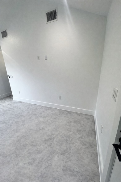 Living Room - 1409 Westmoor Dr