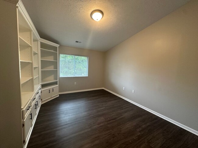 Building Photo - 10301 Trotters Pointe Dr