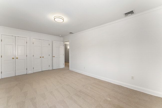 Building Photo - 14 Wakefield Rd