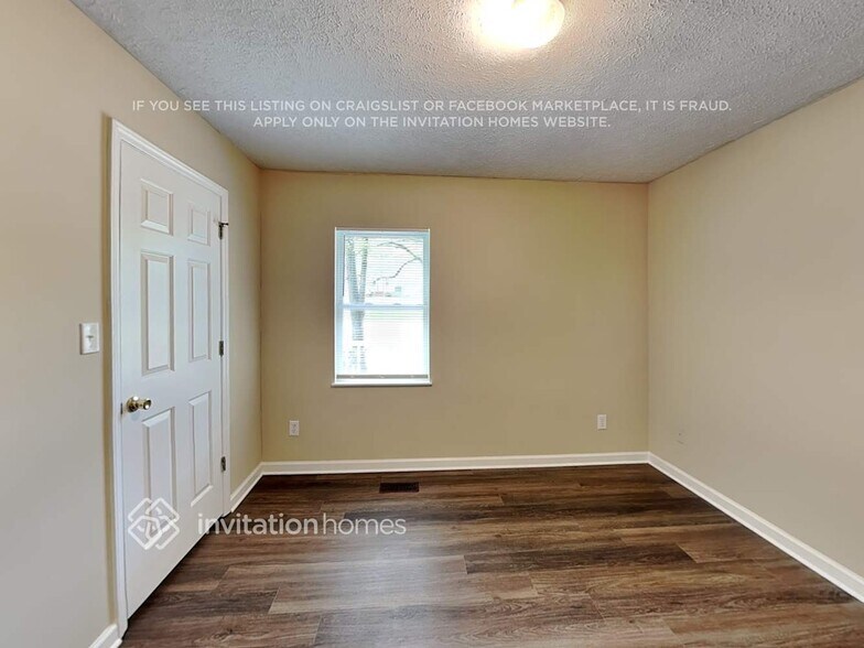 Building Photo - 110 Cartway Ln