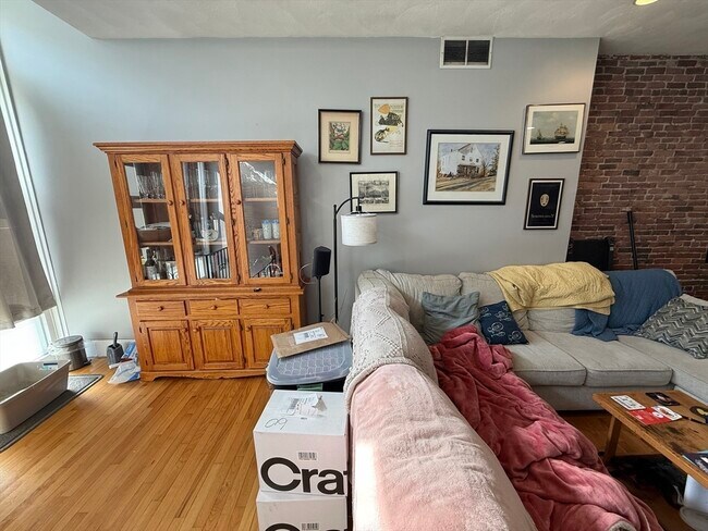 Building Photo - 146 W Fourth St