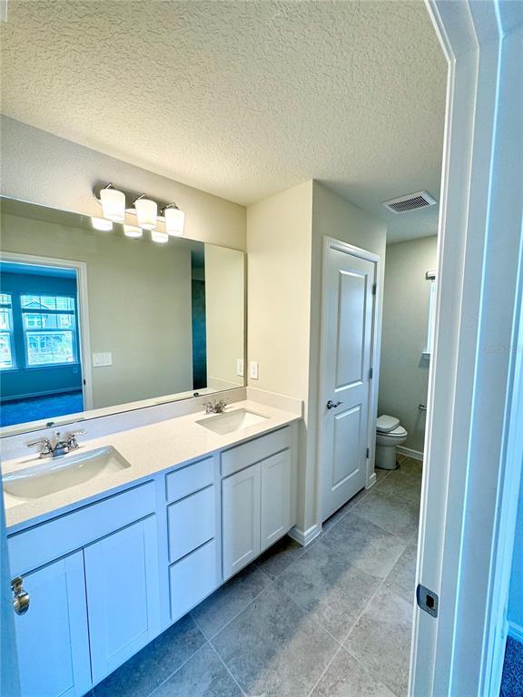 Building Photo - 2312 Southbury Dr