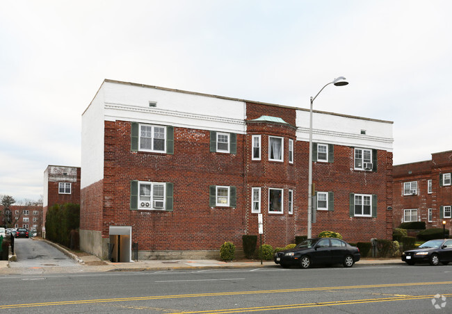 Building Photo - 70 Lincoln Ave