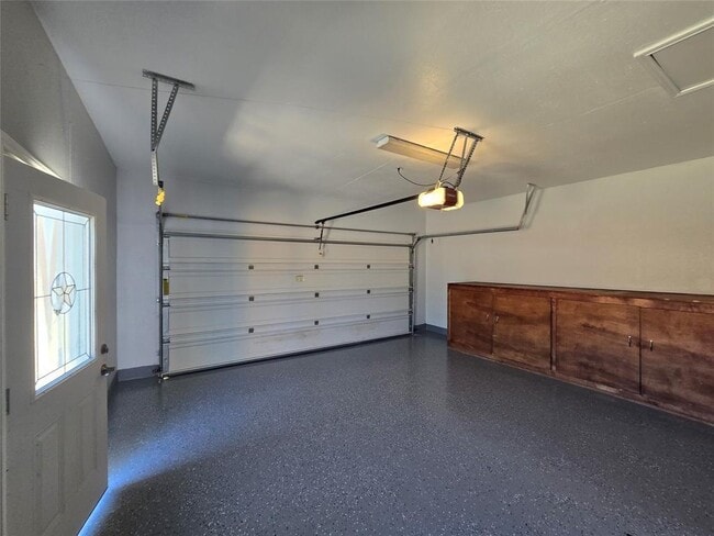 Building Photo - 7013 Marejada Dr
