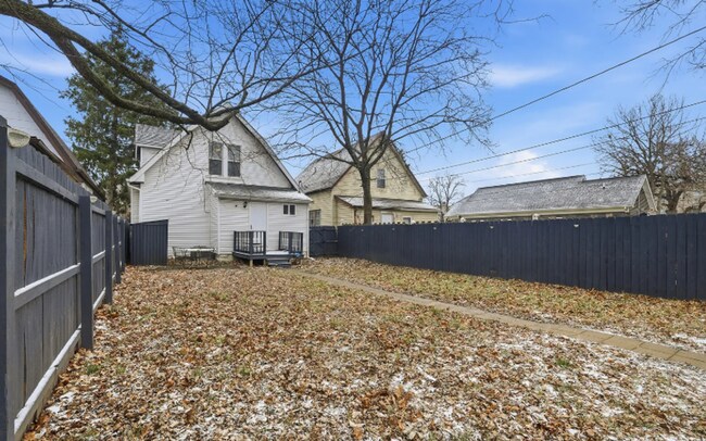 Building Photo - 931 N Oakland Ave