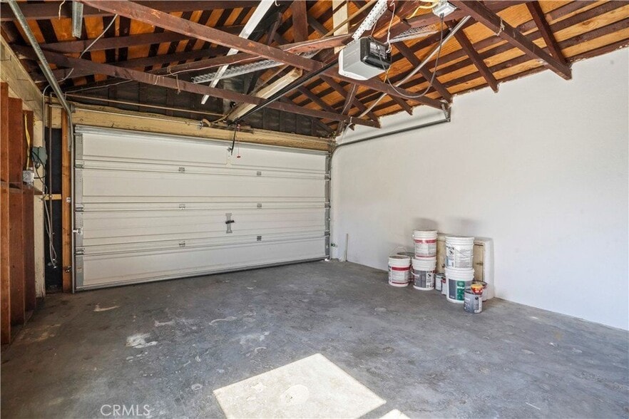 Building Photo - 856 Newton St