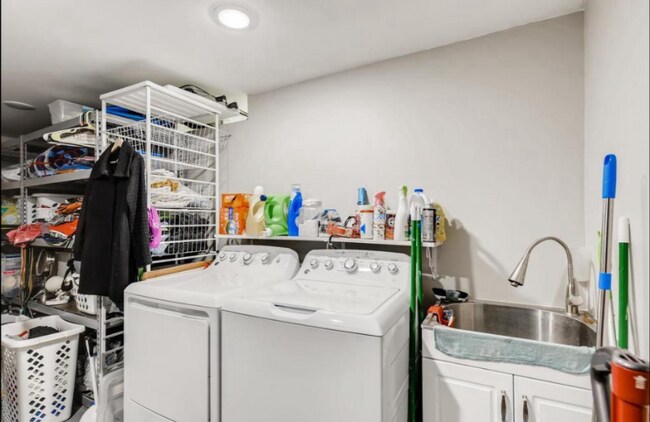 Building Photo - 2080 Orchard Ln