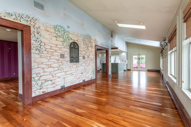 Building Photo - 411 Beach St