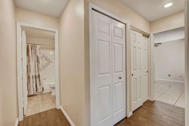 Building Photo - Upgraded 2 bedroom 2 bath upstairs condo