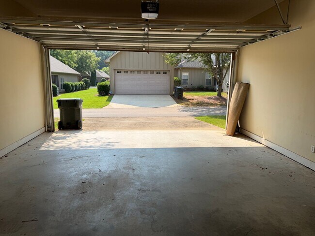 Building Photo - Cozy Condo in Gardens at Gatewood!