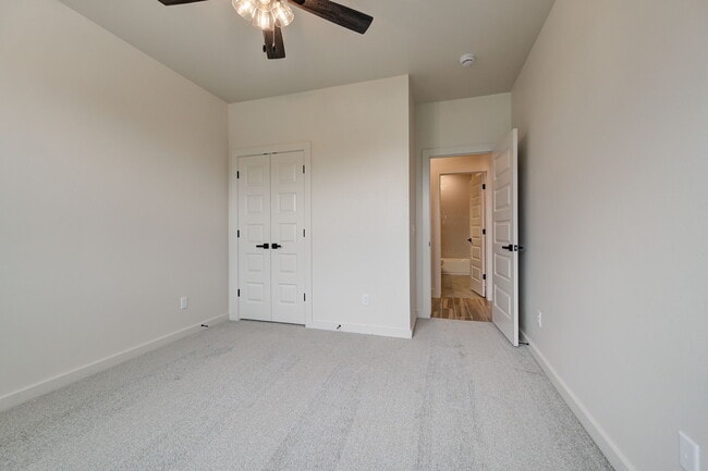 Building Photo - 6016 Kinnick Dr