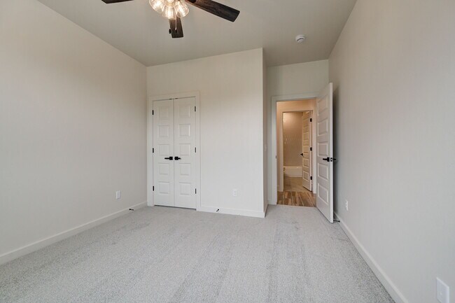 Building Photo - 6101 Kinnick Dr