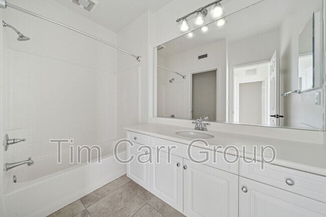 Building Photo - 1314 Cte Venosa
