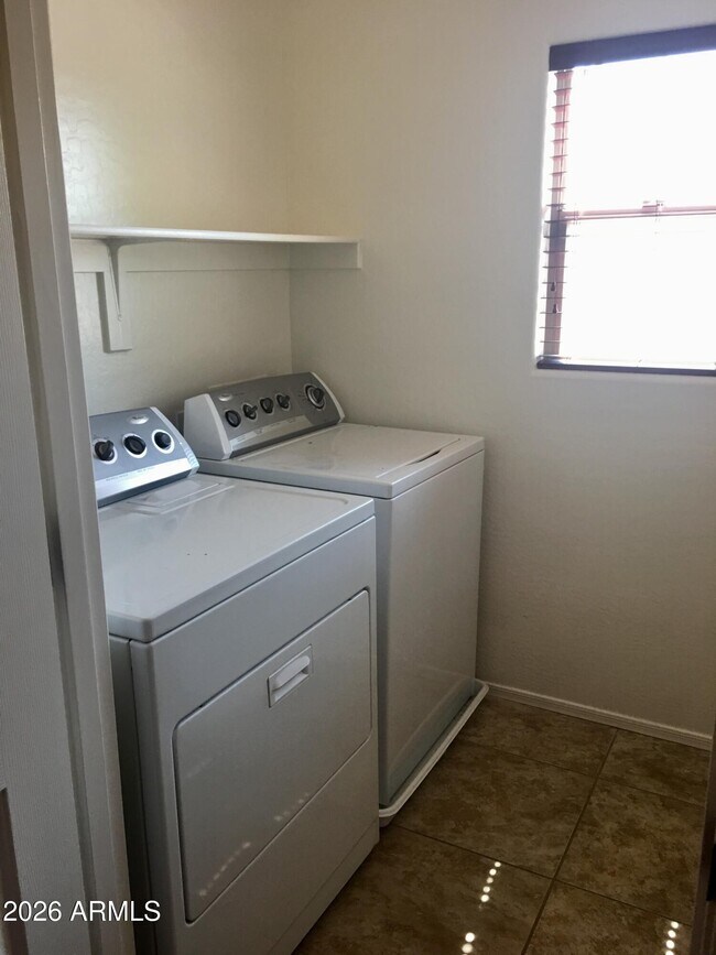 Building Photo - 3271 E Carla Vista Dr